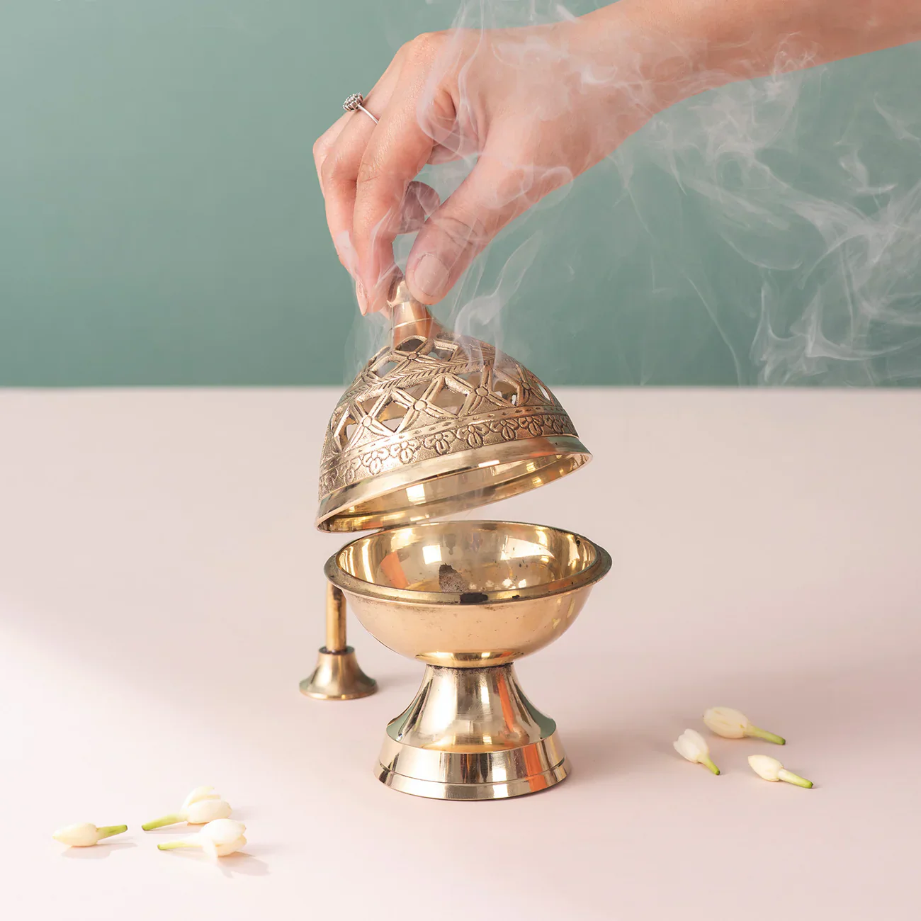 Divine Aura Bakhoor Burner - Image 4